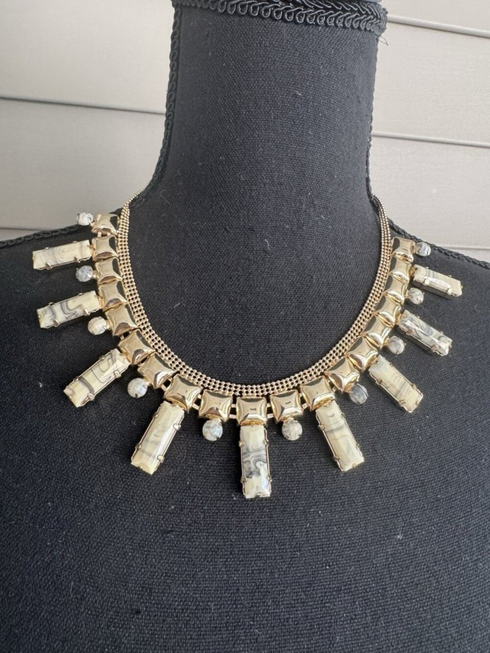 Gold Tone Chunky Cream Gray Faux Stone Bead Charm Statement Necklace 18" NEW